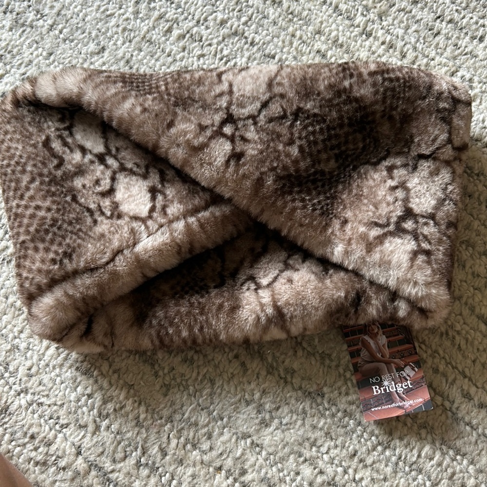 No rest for Bridget scarf​​​​​​​